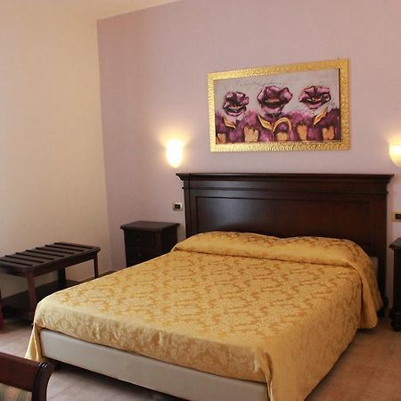 Hotel Vittorio Emanuele Floridia Rum bild