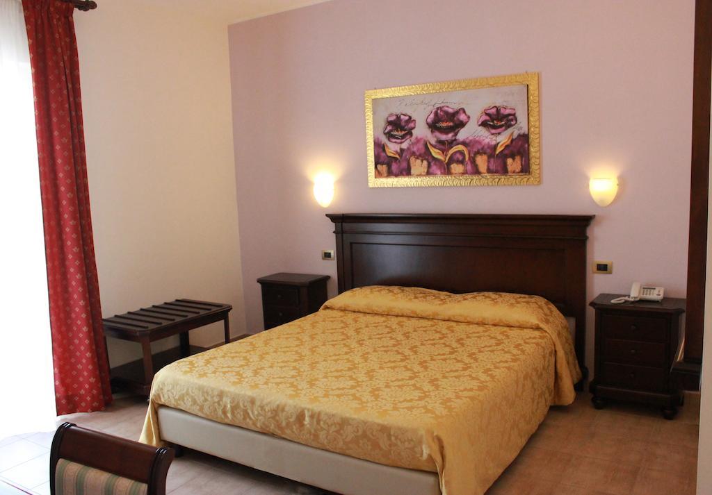 Hotel Vittorio Emanuele Floridia Rum bild
